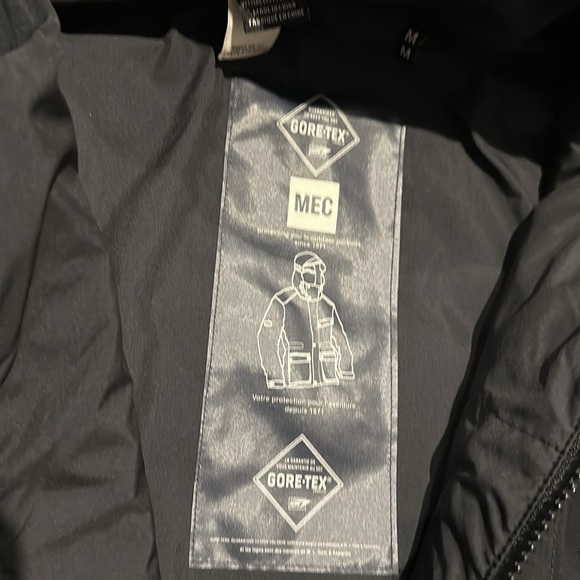 Mec goreTex jacket - women’s size m - Picture 5 of 6